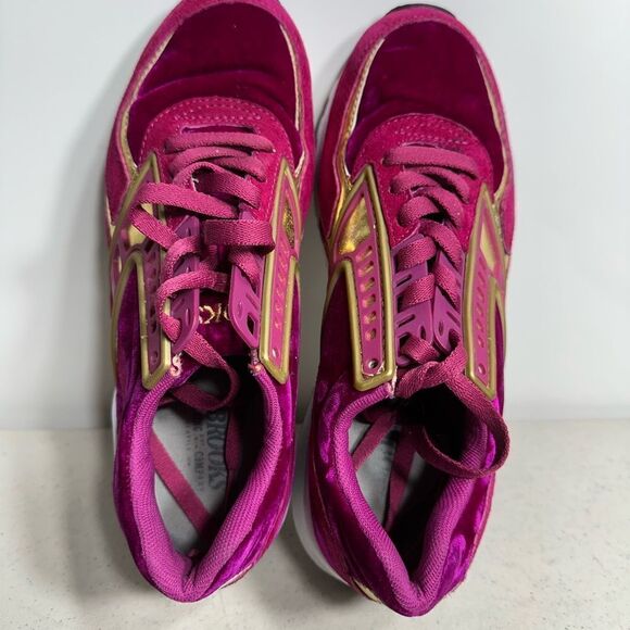 Brooks Maroon Velvet/Black Gold Running Shoe Sneaker 1102051D662 SZ 8 - Picture 6 of 8